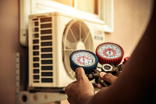 Professional Ac Installation technician working in Carbon, TX